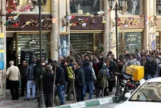 دلار آمریکا فروش در صرافی ۵۵۰۰ تومان خرید در کف خیابان ۵۹۰۰! + جزئیات/ پشت پرده تماس‌های دلالان چیست؟