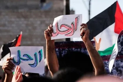 تظاهرات گسترده فلسطینی&zwnj;ها علیه محمود عباس در کرانه باختری