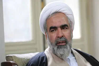 حجت الاسلام و المسلمین حسینیان: ارتش و سپاه طومار و دودمان دشمن را به خطر انداخته است