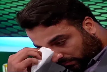 فیلم/ اشک&zwnj;های احسان حدادی به دلیل شرایط سخت زندگی