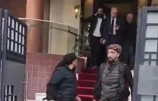 خروج نخست وزیر حکومت سابق سوریه از خانه خود و تحویل آن به تروریست‌های تکفیری پس از ارسال پیام تصویری