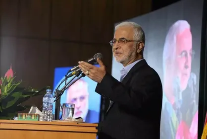 مومنی: در کلنگ&zwnj;زنی&zwnj;ها عجله نکنیم/ در استان مهم قزوین نباید آزمون و خطا کنیم +فیلم