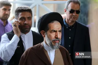 حجت الاسلام ابوترابی‌فرد در مراسم تشییع پیکر مرحوم عزت الله انتظامی