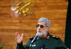 حضور سردار قاآنی در فرودگاه نجف+فیلم