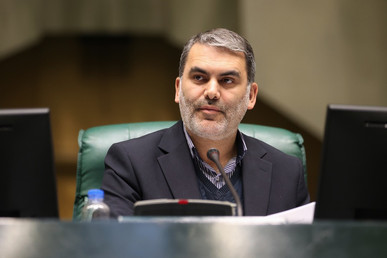 زنگنه: اقتصاد دولتی تا حدی به سمت دولتی شدن پیش رفته است که حتی خوراک دامی هم دولتی است! + فیلم