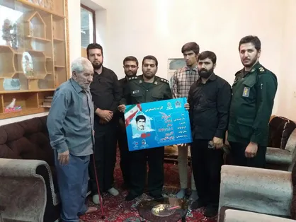 دیدار دانشجویان بسیجی کازرون با خانواده شهید محمدباقر ستونی/ شهیدی که جبهه را برترین دانشگاه می&zwnj;دانست + تصاویر