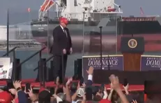 اولین سخنرانی ترامپ بعد از شروع کمپین ۱۰۰ میلیون دلاری Kill Trump، پشت شیشه‌های ضدگلوله