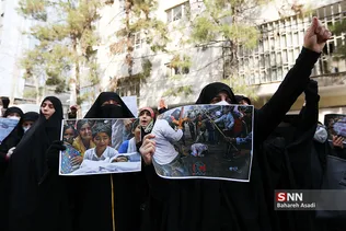 تجمع دانشجویان و طلاب در مقابل سفارت هندوستان