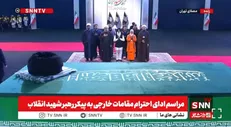 حضور هیئتی از رهبران هندو، شیعیان تایلند و شیعیان آلمان در تالار وداع برای ادای احترام به پیکر پاک و مطهر قائد شهید امت اسلامی + فیلم