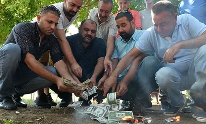 حمایت مردم ترکیه از دولت اردوغان با آتش زدن دلار و تحریم کالا&zwnj;های آمریکایی