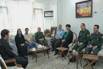 دیدار وزیر دفاع با خانواده شهیدان &laquo;عسگری&raquo; و &laquo;طالبی&raquo;