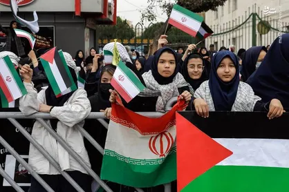 ملت ایران در کنار یکدیگر، هرگز از قدرت&zwnj;های استکباری واهمه&zwnj;ای ندارند