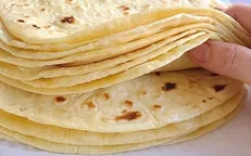 برپایی نانوایی سیار موکب نور الزهرا (س) در مناطق سیل زده تالش
