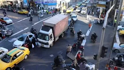 ساماندهی و بهسازی چهارراه امیراکرم با نصب رفیوژ میانی، سنگ&zwnj;فرش پیاده&zwnj;رو و باغچه