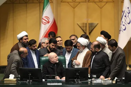 ذوالنور: رئیس مجلس از گرفتن طرح سوال از پزشکیان استنکاف کرد/ سؤال از رئیس&zwnj;جمهور کمک به دولت است + فیلم
