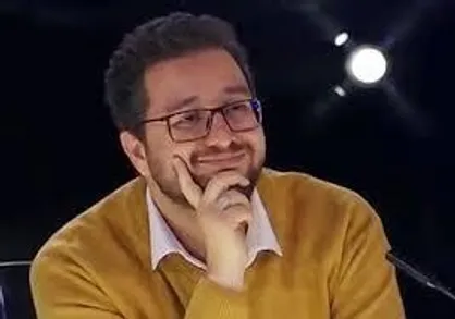 شعر &laquo;سلام فرمانده&raquo; اثری هویت&zwnj;بخش با خطای محتوایی بسیار است