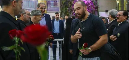 حضور قهرمانان کشتی ایران در حرم امام رضا(ع) و تجلیل از افتخارآفرینان