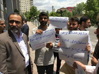 ماجرای حذف رشته&zwnj;ها در دفترچه کنکور ارشد/ صدای معترضان مقابل وزارت علوم هم به شریعتی نیاسر نمی&zwnj;رسد!
