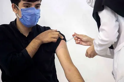 واکسیناسیون ۶۰ درصد دانش&zwnj;آموزان ۱۲ تا ۱۸ ساله/ روند بازگشایی مدارس در آبان