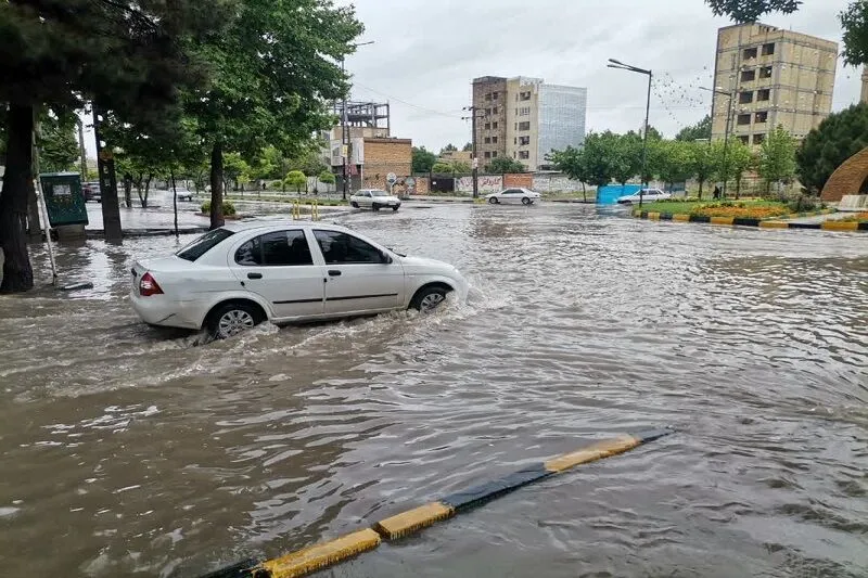 بحران خطوط ریزشی فاضلاب شهر اهواز در فصل بارندگی