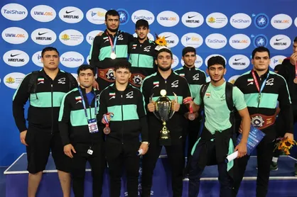 تاج قهرمانی با اقتدار بر سر فرنگی&zwnj;کاران ایران