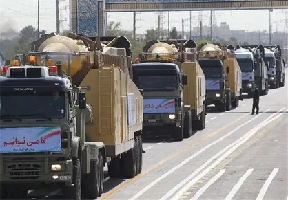 تانک &laquo;ذوالفقار&raquo; و موشک راهبردی &laquo;قاصد ۳&raquo; به نمایش در آمدند