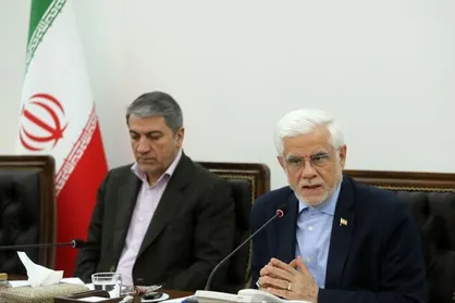 عارف: دولت و نهاد&zwnj;های عمومی یک هدف مشترک دارند/ باید دست ما در برابر دشمن پُر باشد