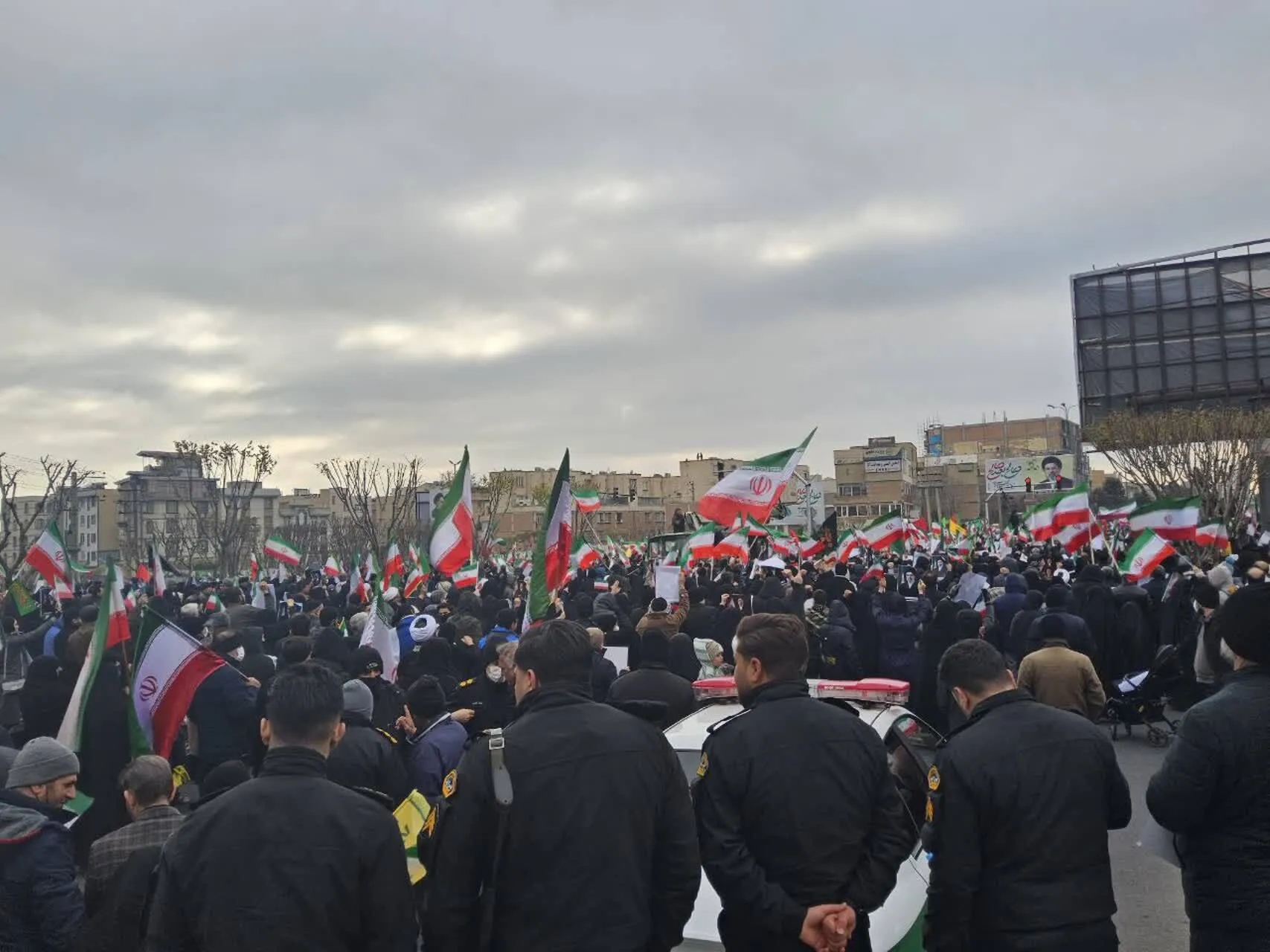 لبیک یا خامنه ای