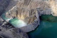 استان تهران در فروردین بی‌سابقه‌ترین و کم بارش‌ترین ماه در طول ۵۳ سال گذشته را شاهد بود/  تهران به اندازه ظرفیت سد کرج و لتیان کمبود آب دارد