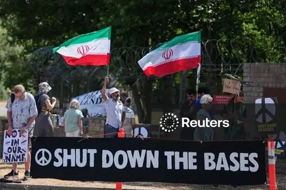 تظاهرات فعالان ضدجنگ علیه استفاده پایگاه&zwnj;های انگلیسی در تجاوز نظامی به ایران