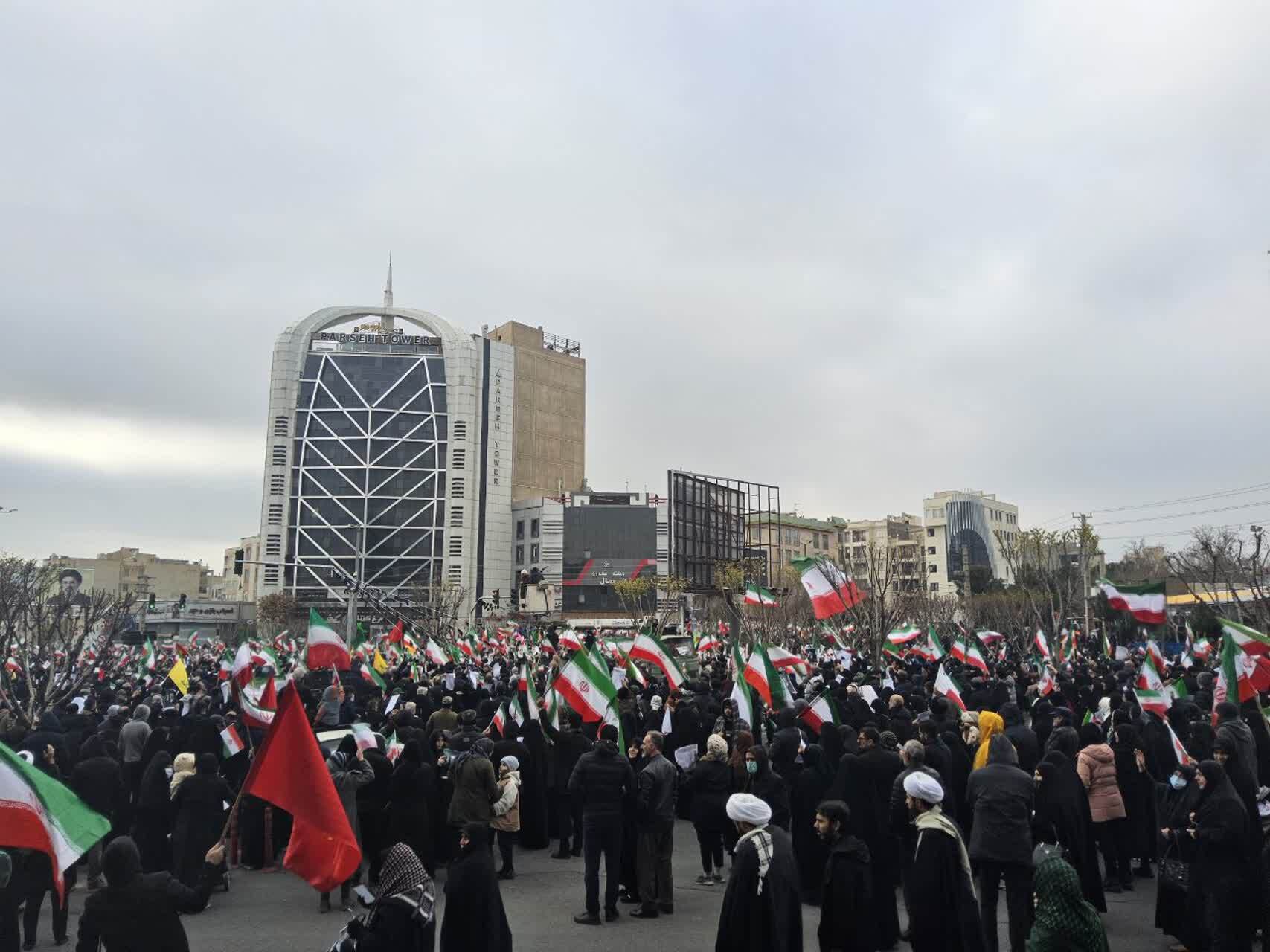 لبیک یا خامنه ای