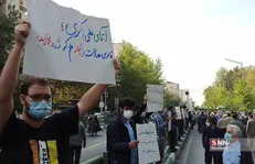 فقر و فساد و تبعیض؛ امام جمعه به پاخیز / اعتراض به رویه فعلی نماز جمعه‌ها توسط دانشجویان انقلابی + عکس و فیلم