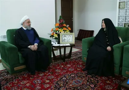 روحانی در دیدار خانواده معظم شهیدان ملاعباسی: دولت با جدیت در مسیر حل مشکلات مردم تلاش می&zwnj;کند