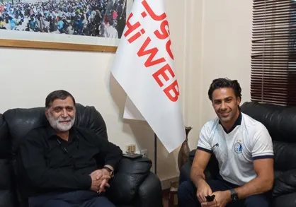فرهاد مجیدی لیست خارجی&zwnj;های استقلال را به مصطفی آجورلو داد