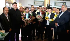 استقبال باشکوه از مدال‌آوران المپیاد جهانی هوش مصنوعی در فرودگاه مشهد+فیلم
