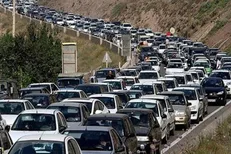 بارش باران در جاده‌های ۱۷ استان/ ترافیک نیمه سنگین در چالوس و دو آزادراه کرج و رشت