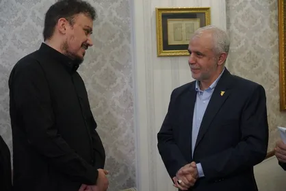 دیدار مسئولان بنیاد شهید با خانواده شهید امیر عبداللهیان