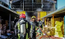حریق گسترده برج مسکونی ۶۰ واحدی در بزرگراه شهید همت