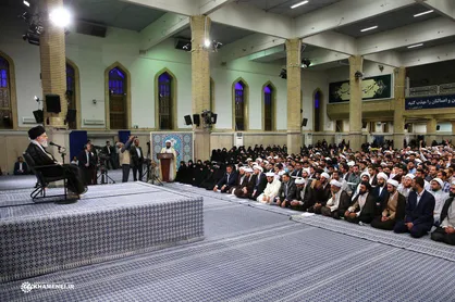 جمعی از طلاب مدارس علمیه&zwnj; با رهبر انقلاب دیدار کردند
