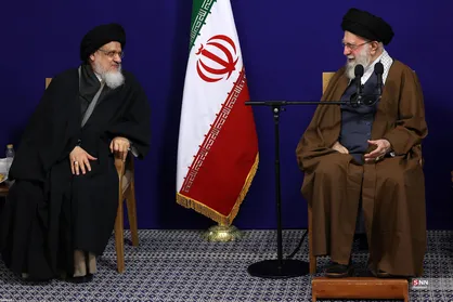 دیدار اعضای ستاد برگزاری کنگره آیت&zwnj; الله میلانی با رهبر انقلاب اسلامی