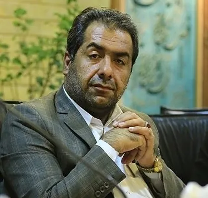 نماینده سراوان برای&lrm;حل مشکل واردکننده خودرو با لکسوس به گمرگ رفته بود/ بی&lrm;ادبی برای ۱۰ دقیقه&zwnj; معطلی!