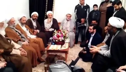 فیلم/ حضور آیت الله مصباح یزدی در منزل شهید مدافع حرم مهدی لطفی