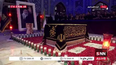 مزار رهبر شهید در حرم ثامن‌الائمه(ع)، در شب شهادت امام رضا(ع)