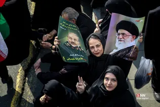 مراسم تشییع شهدای ناوگان دنا در میدان انقلاب تهران