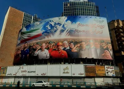 &laquo;منم سرباز ایران&raquo; به دیوارنگاره میدان ولیعصر (عج) رسید