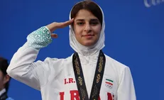 اولین طلای MMA توسط تیام ده پهلوان به دست آمد / احترام نظامی تیام ده‌پهلوان به پرچم ایران + فیلم و عکس