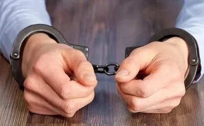 بازداشت یکی از متهمان اصلی تولید مشروبات الکلی مسموم
