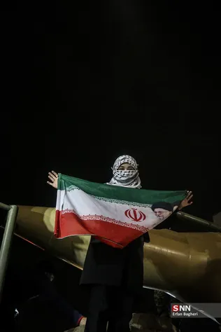تجمع شبانه مردم مردم تهران در میدان ونک