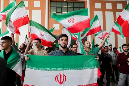 اهتزاز پرچم ایران در دانشگاه صنعتی خواجه نصیرالدین طوسی بمناسبت آغاز سال تحصیلی جدید
