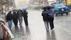 تصاویری زیبا از بارش شدید باران در حرمین کاظمین